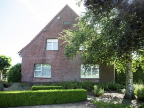 Отель Spacious atmospheric upper floor of a farmhouse with garden  Вюствезел 